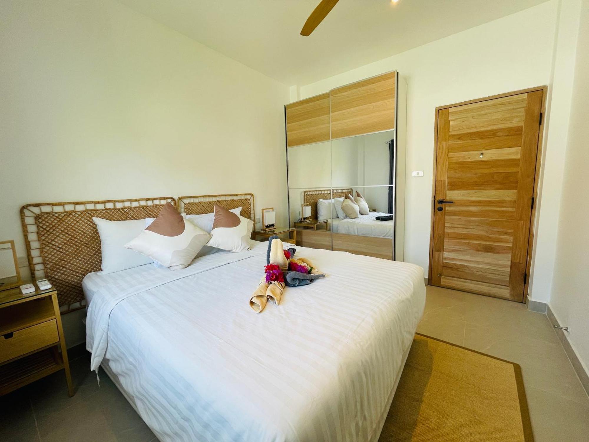 Baan Saint-Tropez Seaview Villas Kata Beach Buitenkant foto