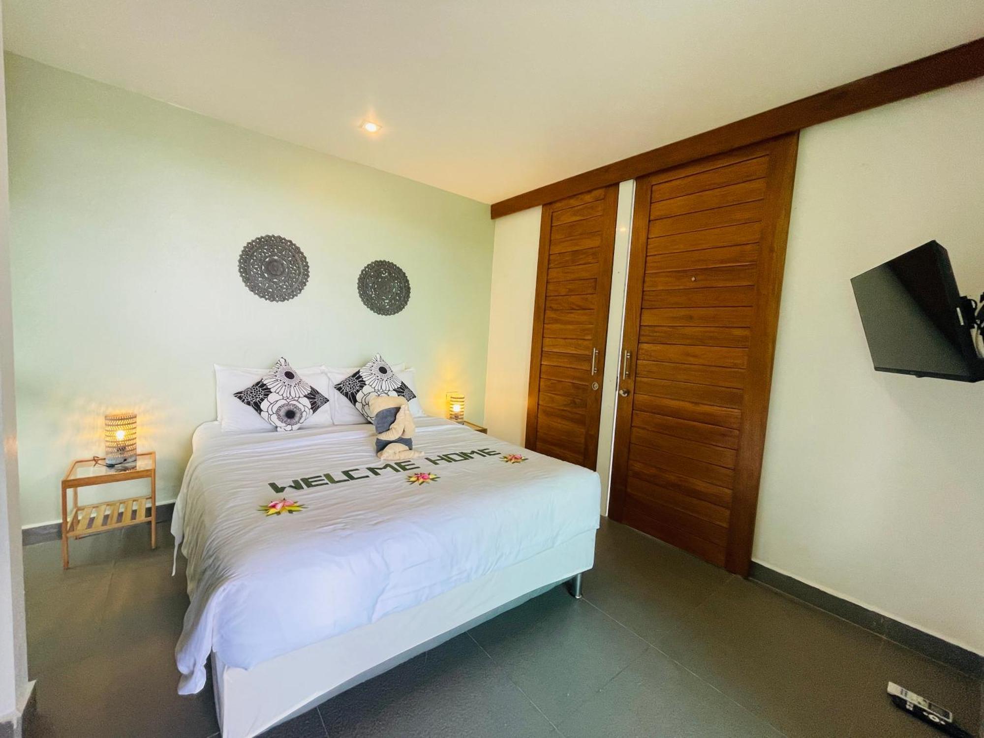 Baan Saint-Tropez Seaview Villas Kata Beach Buitenkant foto