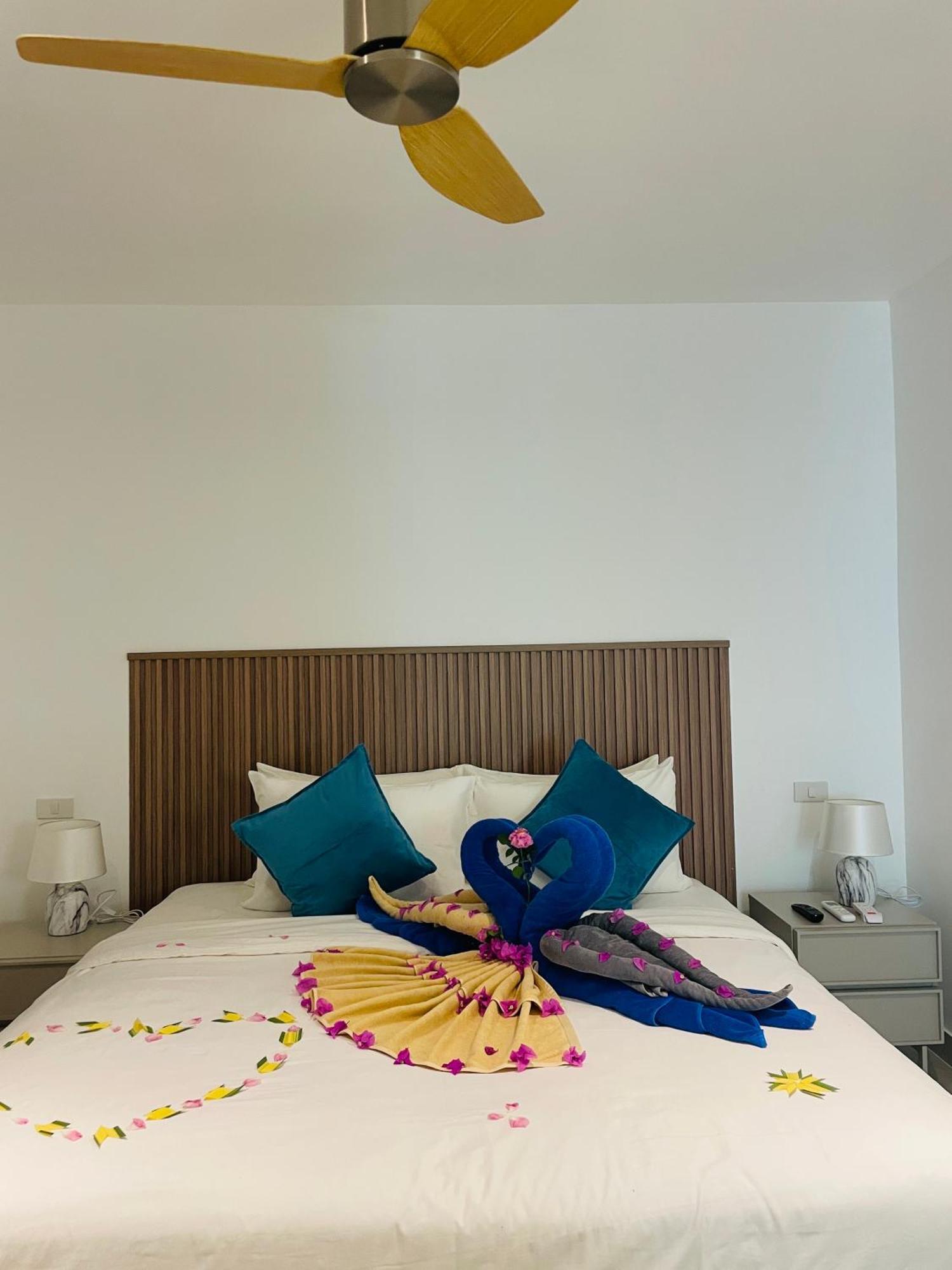 Baan Saint-Tropez Seaview Villas Kata Beach Buitenkant foto
