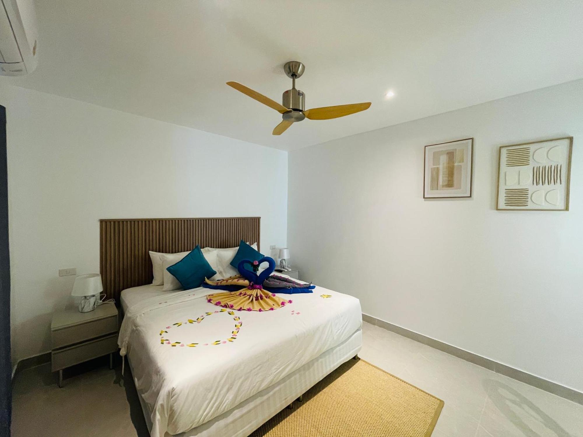 Baan Saint-Tropez Seaview Villas Kata Beach Buitenkant foto