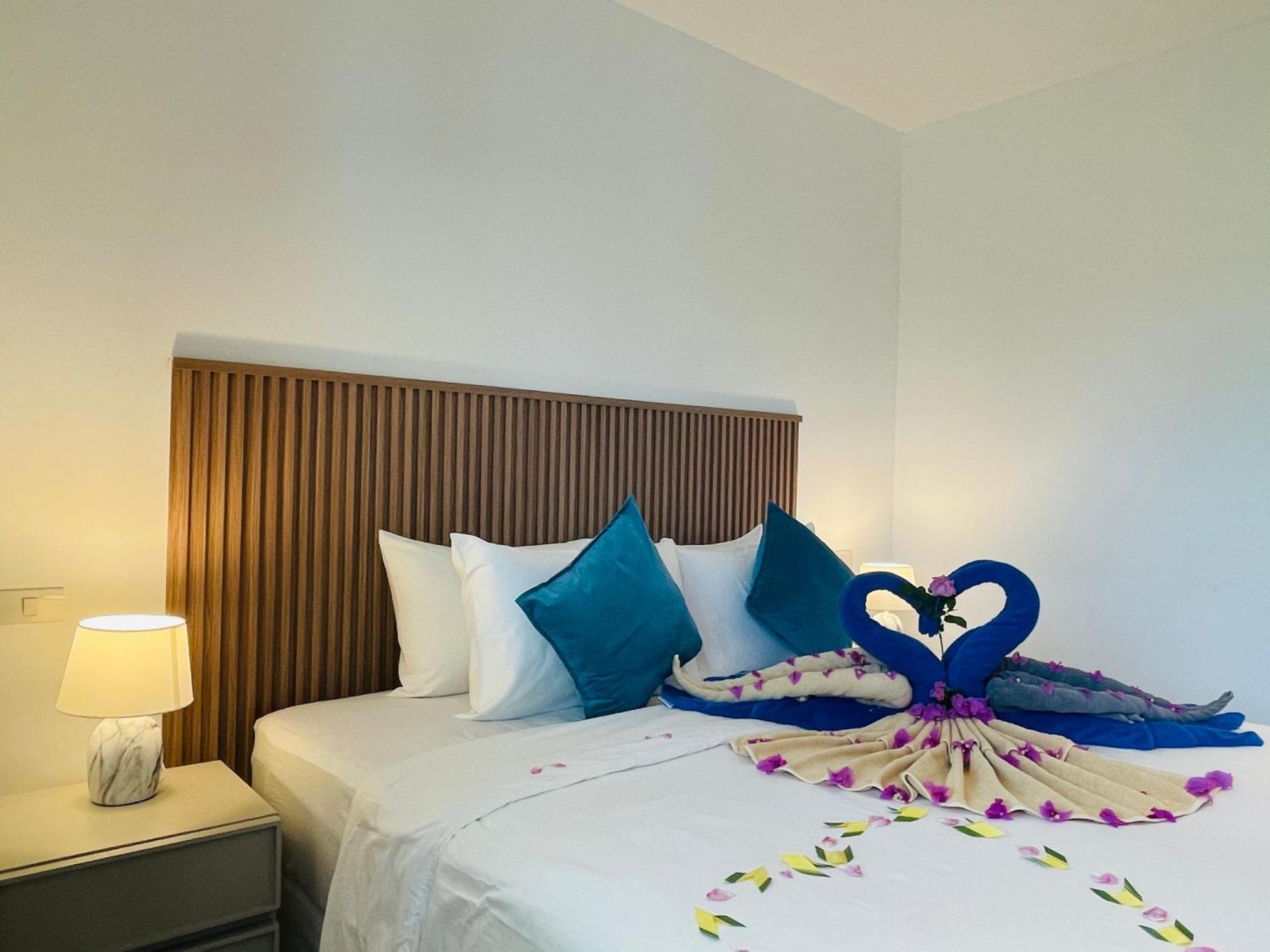 Baan Saint-Tropez Seaview Villas Kata Beach Buitenkant foto