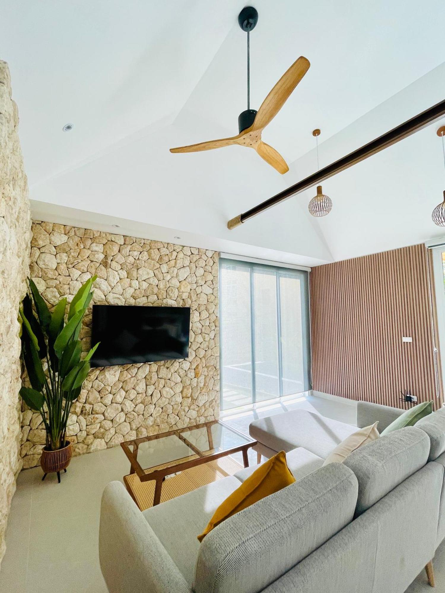 Baan Saint-Tropez Seaview Villas Kata Beach Buitenkant foto