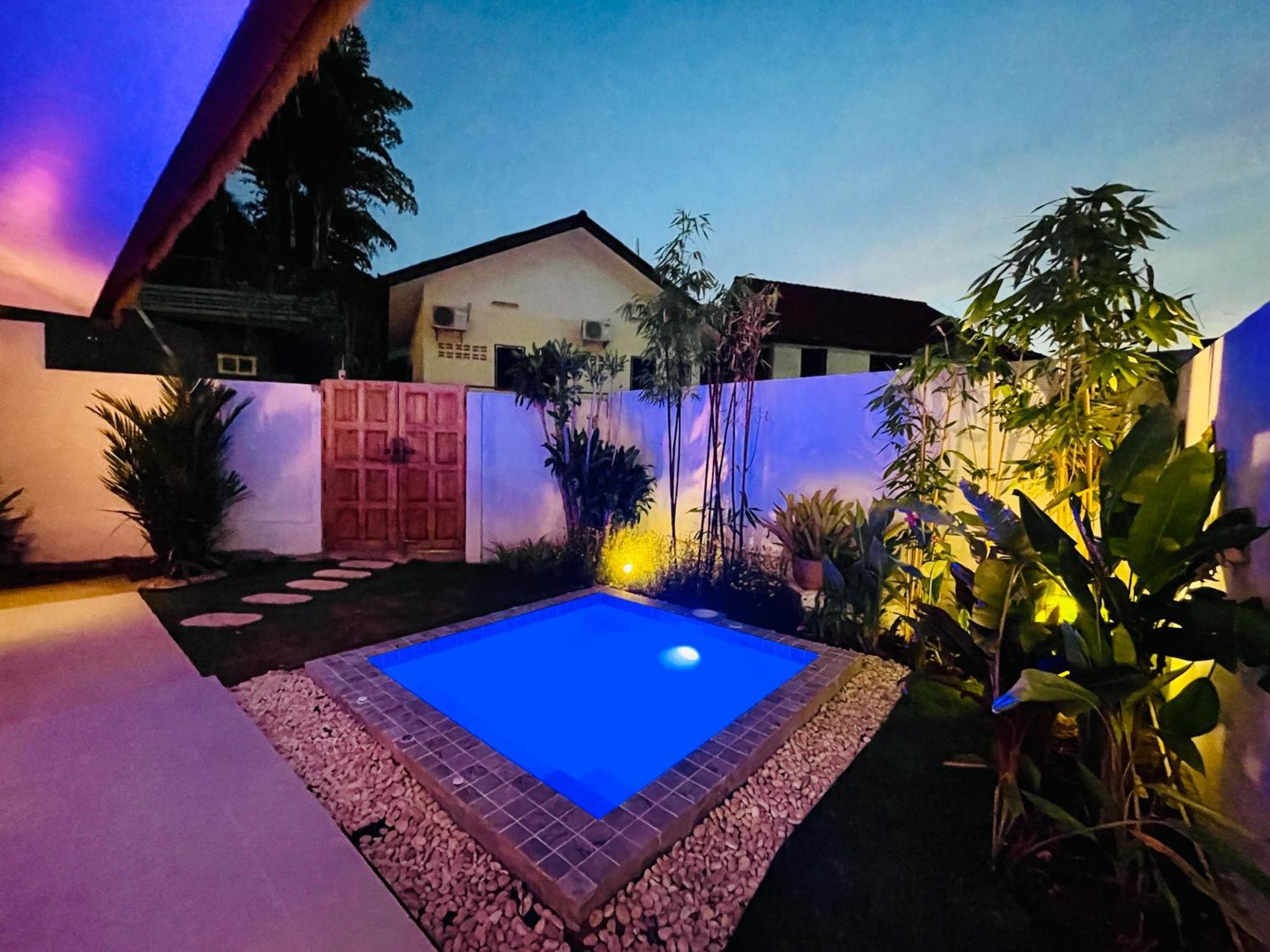 Baan Saint-Tropez Seaview Villas Kata Beach Buitenkant foto