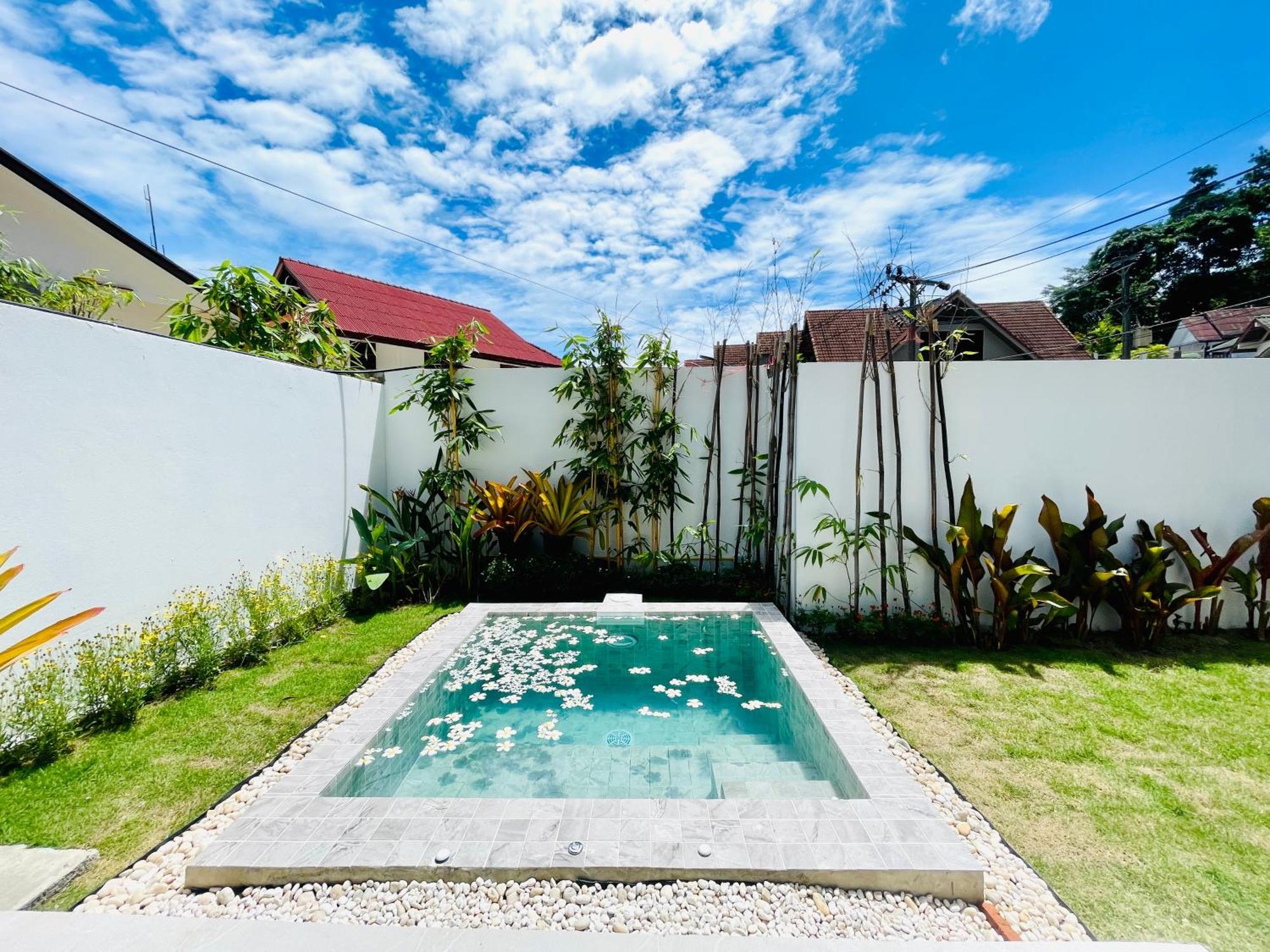 Baan Saint-Tropez Seaview Villas Kata Beach Buitenkant foto